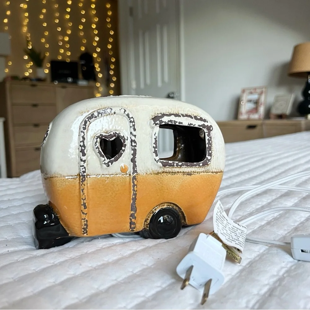 Ceramic Lighted Camper Figurine Table Decor Retro RV Camping Nightlight - Picture 4 of 6